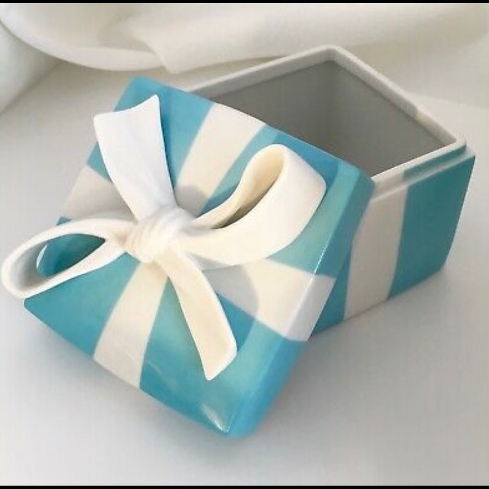 Tiffany & Co porcelain small jewelry box authentic